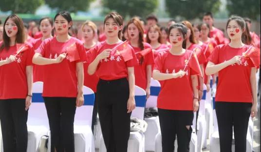 做白色的牛奶,創紅色的企業,花花牛乳業集團青春歌會慶祝建黨100周年 做白色的牛奶,創紅色的企業,花花牛乳業集團青春歌會慶祝建黨100周年