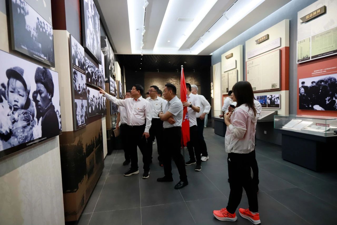 砥礪初心使命,汲取奮進力量丨花花牛乳業集團黨委組織開展學習“焦裕祿精神”主題黨日活動 砥礪初心使命,汲取奮進力量丨花花牛乳業集團黨委組織開展學習“焦裕祿精神”主題黨日活動