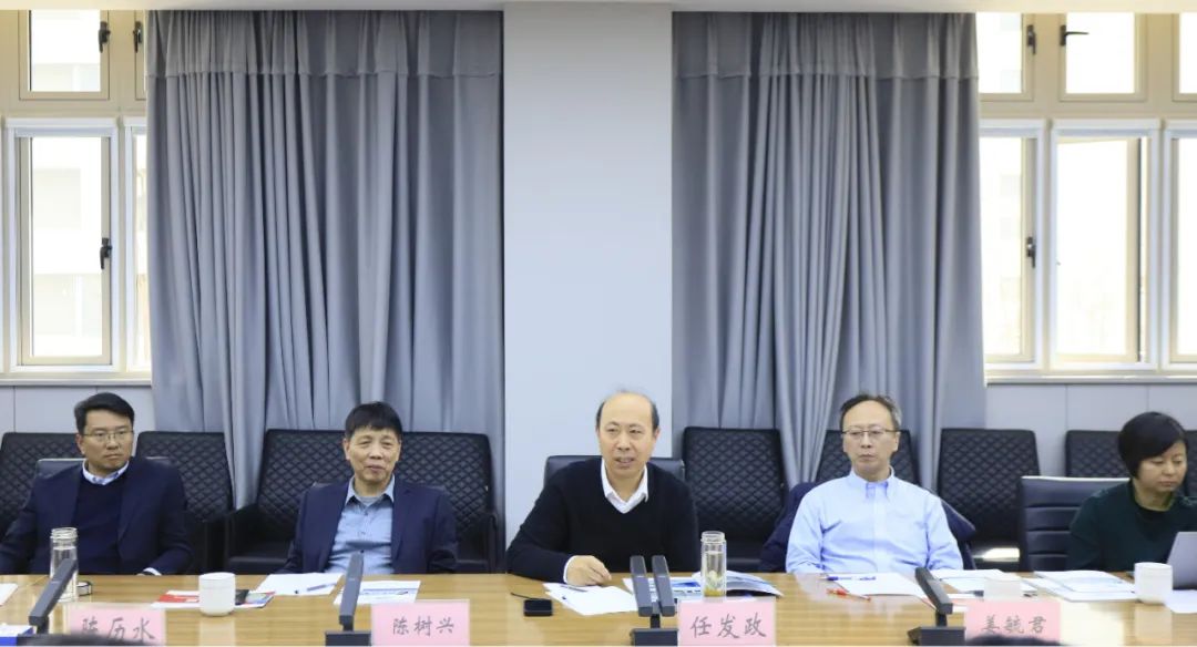 花花牛乳業(yè)集團(tuán)黨委書(shū)記、董事長(zhǎng)唐洪峰一行赴中原食品實(shí)驗(yàn)室同中國(guó)工程院院士、中原食品實(shí)驗(yàn)室主任任發(fā)政座談交流