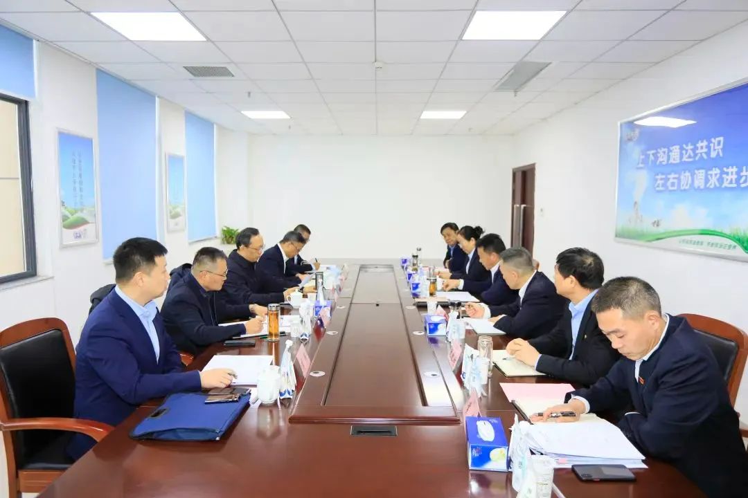 省政府國資委黨委書記、主任李濤一行到花花牛乳業(yè)集團(tuán)調(diào)研