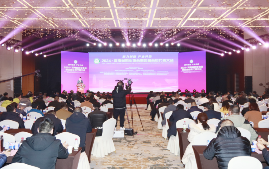 河南奶業(yè)發(fā)展啟航新征程——花花牛乳業(yè)集團(tuán)黨委書記、董事長(zhǎng)唐洪峰當(dāng)選河南省奶業(yè)協(xié)會(huì)會(huì)長(zhǎng) 河南奶業(yè)發(fā)展啟航新征程——花花牛乳業(yè)集團(tuán)黨委書記、董事長(zhǎng)唐洪峰當(dāng)選河南省奶業(yè)協(xié)會(huì)會(huì)長(zhǎng)