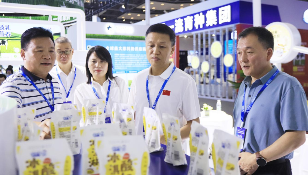 啟航新征程 點亮新賽道丨花花牛乳業(yè)集團參加第十四屆中國奶業(yè)大會暨D20峰會，榮獲“中國乳制品生產(chǎn)企業(yè)現(xiàn)代化等級5A級”評定殊榮