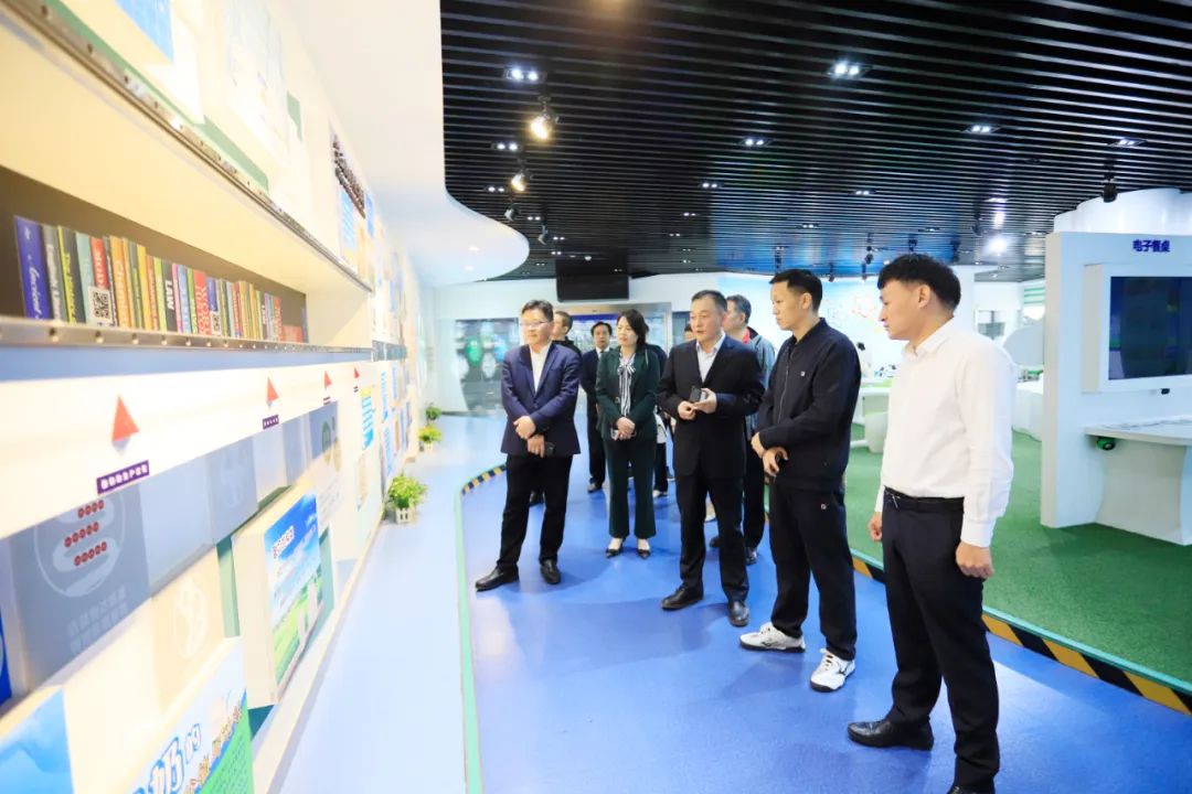 花花牛| 省農投集團董事長李曉寰一行蒞臨花花牛調研指導工作 花花牛| 省農投集團董事長李曉寰一行蒞臨花花牛調研指導工作