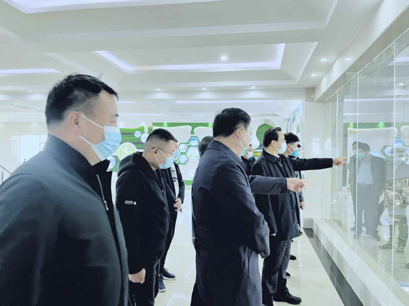 河南省人大常委會(huì)黨組書記、副主任孔昌生蒞臨花花牛魯山瑞亞牧場(chǎng)參觀調(diào)研 河南省人大常委會(huì)黨組書記、副主任孔昌生蒞臨花花牛魯山瑞亞牧場(chǎng)參觀調(diào)研