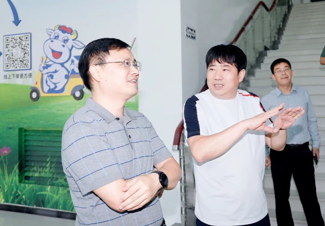 快訊|社旗縣人民政府縣長關文波一行蒞臨花花牛乳業集團參觀考察 快訊|社旗縣人民政府縣長關文波一行蒞臨花花牛乳業集團參觀考察