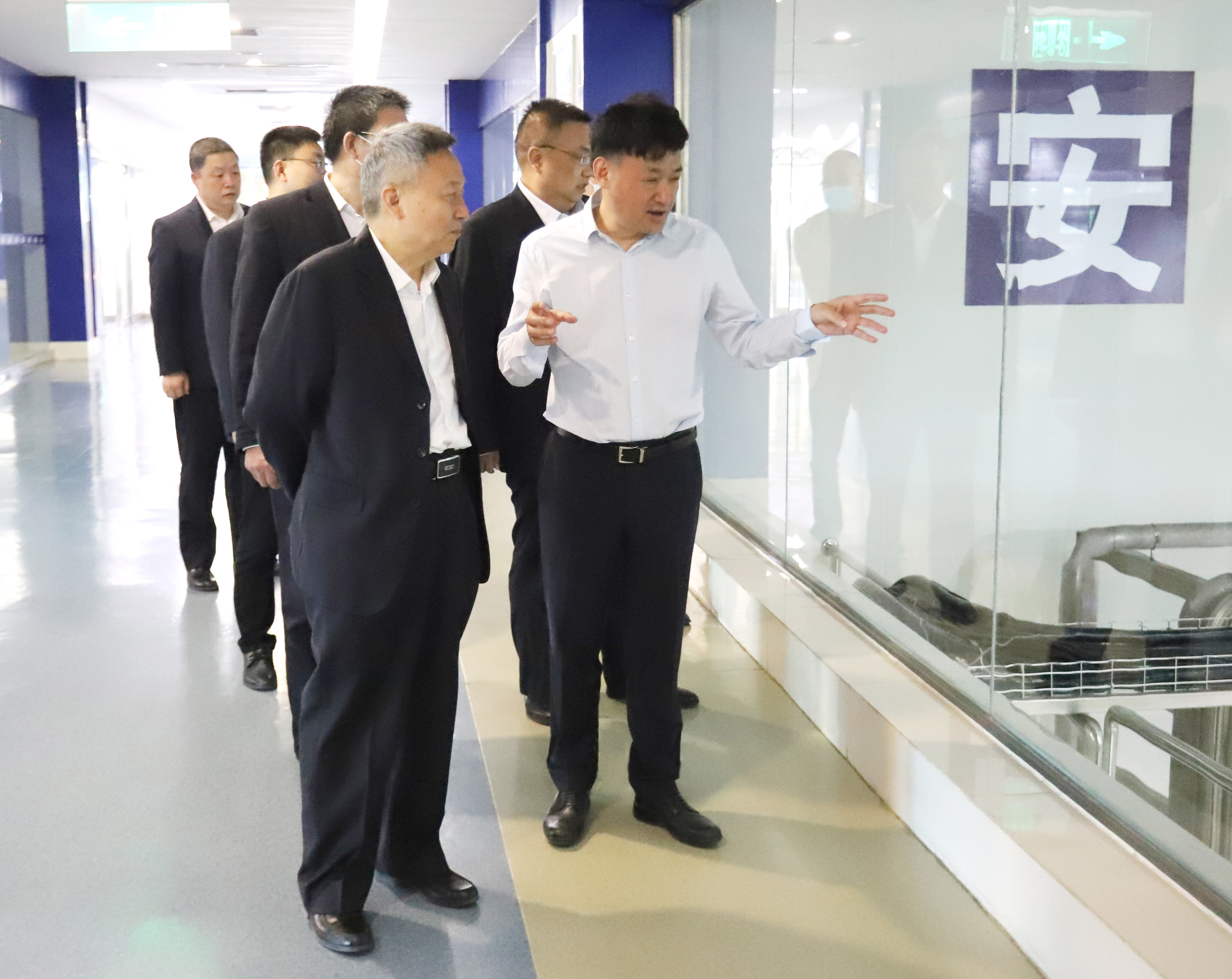 花花牛乳業(yè)集團(tuán)與國(guó)電河南新能源有限公司舉行光伏項(xiàng)目合作開發(fā)簽約儀式 花花牛乳業(yè)集團(tuán)與國(guó)電河南新能源有限公司舉行光伏項(xiàng)目合作開發(fā)簽約儀式