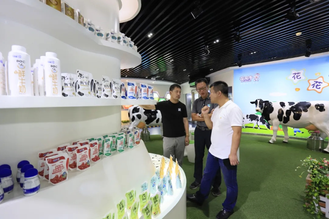 快訊 | 長江商學院智能制造學會走進花花牛乳業集團 快訊 | 長江商學院智能制造學會走進花花牛乳業集團