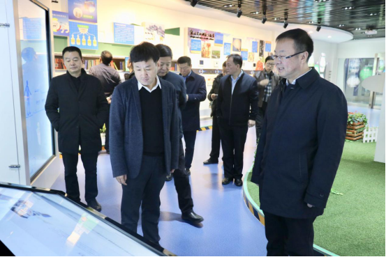 寧夏回族自治區(qū)農(nóng)業(yè)農(nóng)村廳黨組書記、廳長王剛一行蒞臨花花牛乳業(yè)集團調研 寧夏回族自治區(qū)農(nóng)業(yè)農(nóng)村廳黨組書記、廳長王剛一行蒞臨花花牛乳業(yè)集團調研