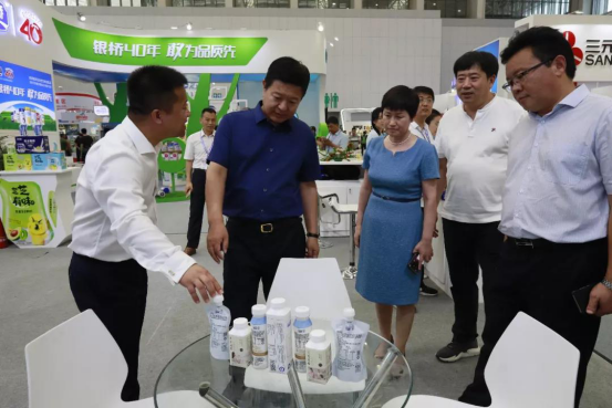 致敬祖國70華誕 |花花牛亮相第十屆中國奶業大會 致敬祖國70華誕 |花花牛亮相第十屆中國奶業大會