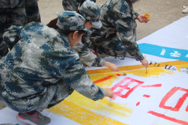 組織開(kāi)展戶(hù)外拓展訓(xùn)練活動(dòng) 組織開(kāi)展戶(hù)外拓展訓(xùn)練活動(dòng)