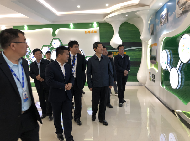 河南省委副書記、省長陳潤兒一行蒞臨 花花牛集團魯山瑞亞牧業(yè)有限公司視察調(diào)研 河南省委副書記、省長陳潤兒一行蒞臨 花花牛集團魯山瑞亞牧業(yè)有限公司視察調(diào)研