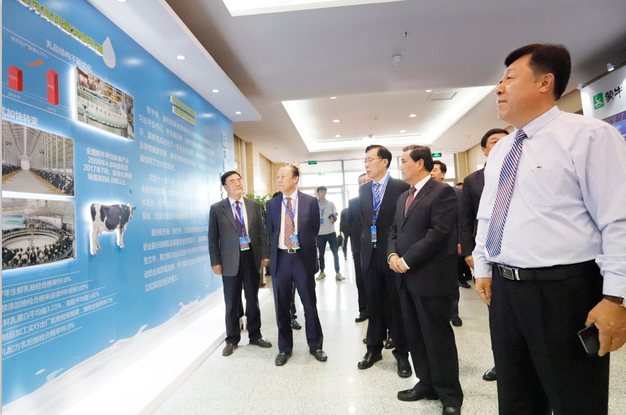 花花牛亮相中國奶業(yè)20強(qiáng)呼倫貝爾峰會,共話中國奶業(yè)振興! 花花牛亮相中國奶業(yè)20強(qiáng)呼倫貝爾峰會,共話中國奶業(yè)振興!