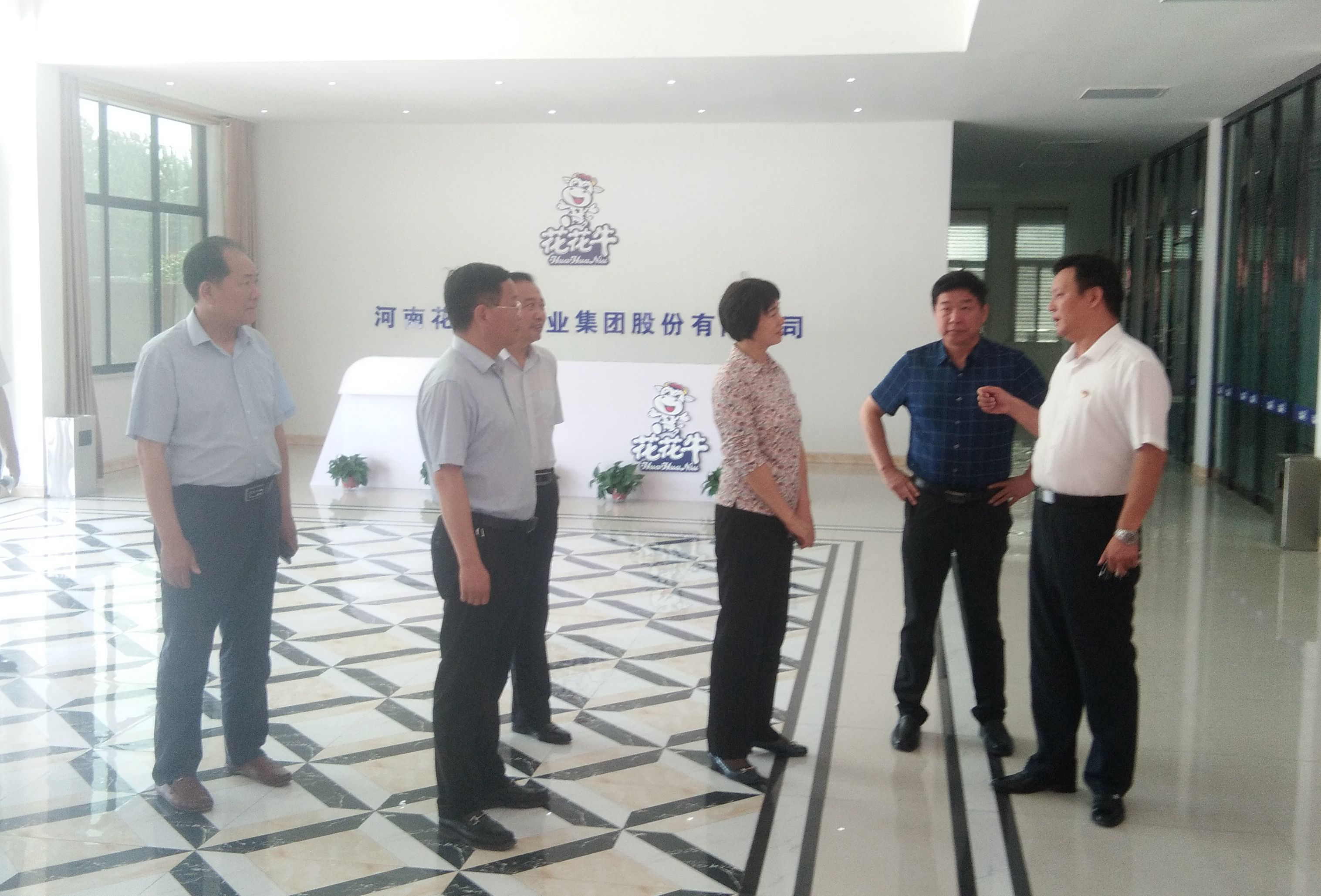 駐馬店市委常委、統(tǒng)戰(zhàn)部長(zhǎng)姚新文 蒞臨花花牛乳業(yè)集團(tuán)總部調(diào)研
