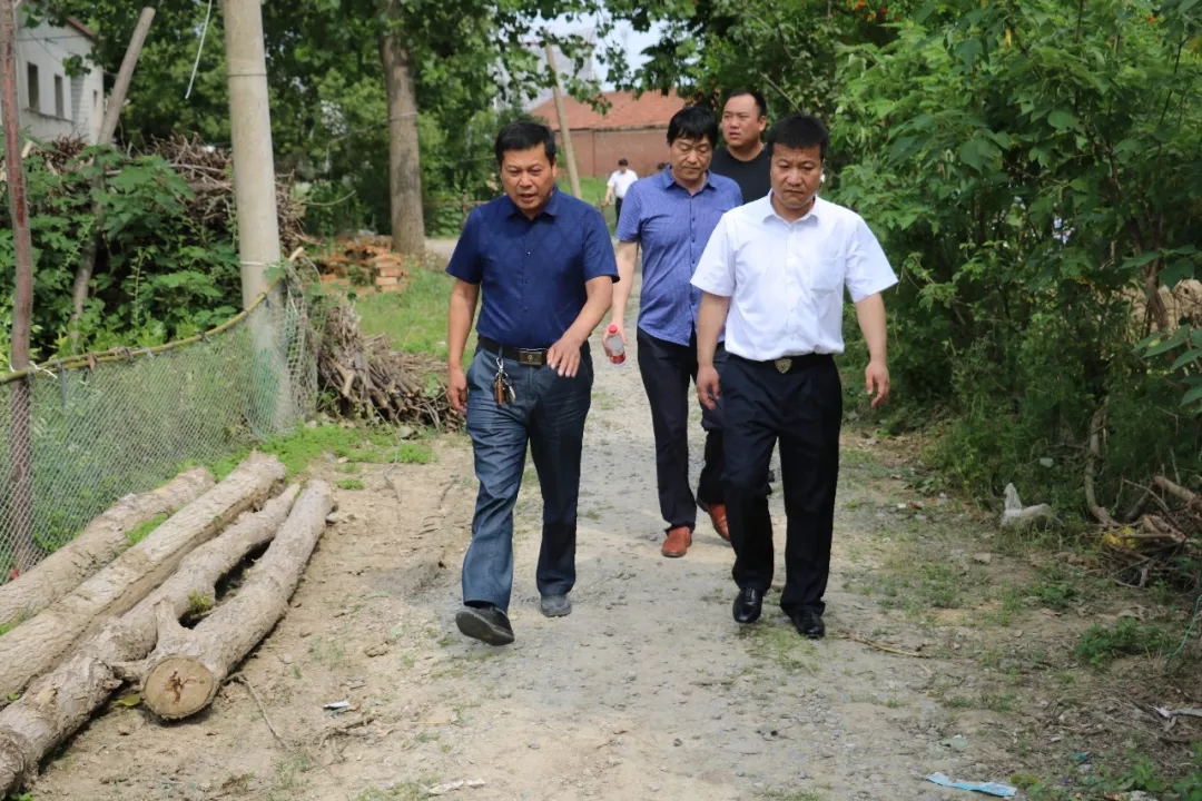 花花牛乳業(yè)集團(tuán)走訪慰問(wèn)貧困戶 結(jié)對(duì)幫扶暖人心 花花牛乳業(yè)集團(tuán)走訪慰問(wèn)貧困戶 結(jié)對(duì)幫扶暖人心