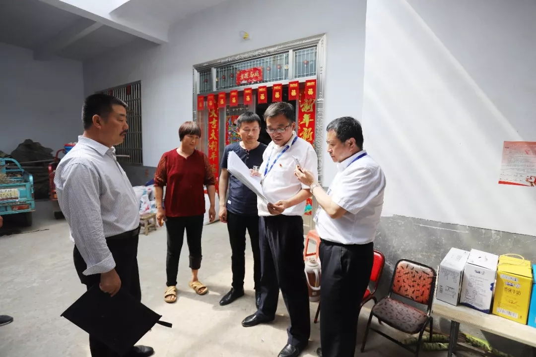 花花牛乳業(yè)集團(tuán)走訪慰問(wèn)貧困戶 結(jié)對(duì)幫扶暖人心 花花牛乳業(yè)集團(tuán)走訪慰問(wèn)貧困戶 結(jié)對(duì)幫扶暖人心