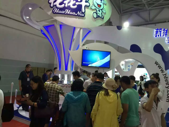 花花牛牛氣沖天！農業部長品嘗“領暢”點贊，又獲國際奶業平臺青睞