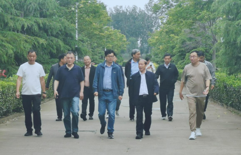 花花牛丨河南農業大學黨委副書記、校長介曉磊一行蒞臨花花牛河南瑞亞參觀調研